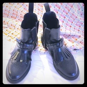 Dr. Martens Tina Brogue Chelsea kiltie Black boot